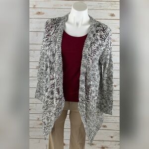 RDI Black & White Cardigan Sweeter High Low Hem